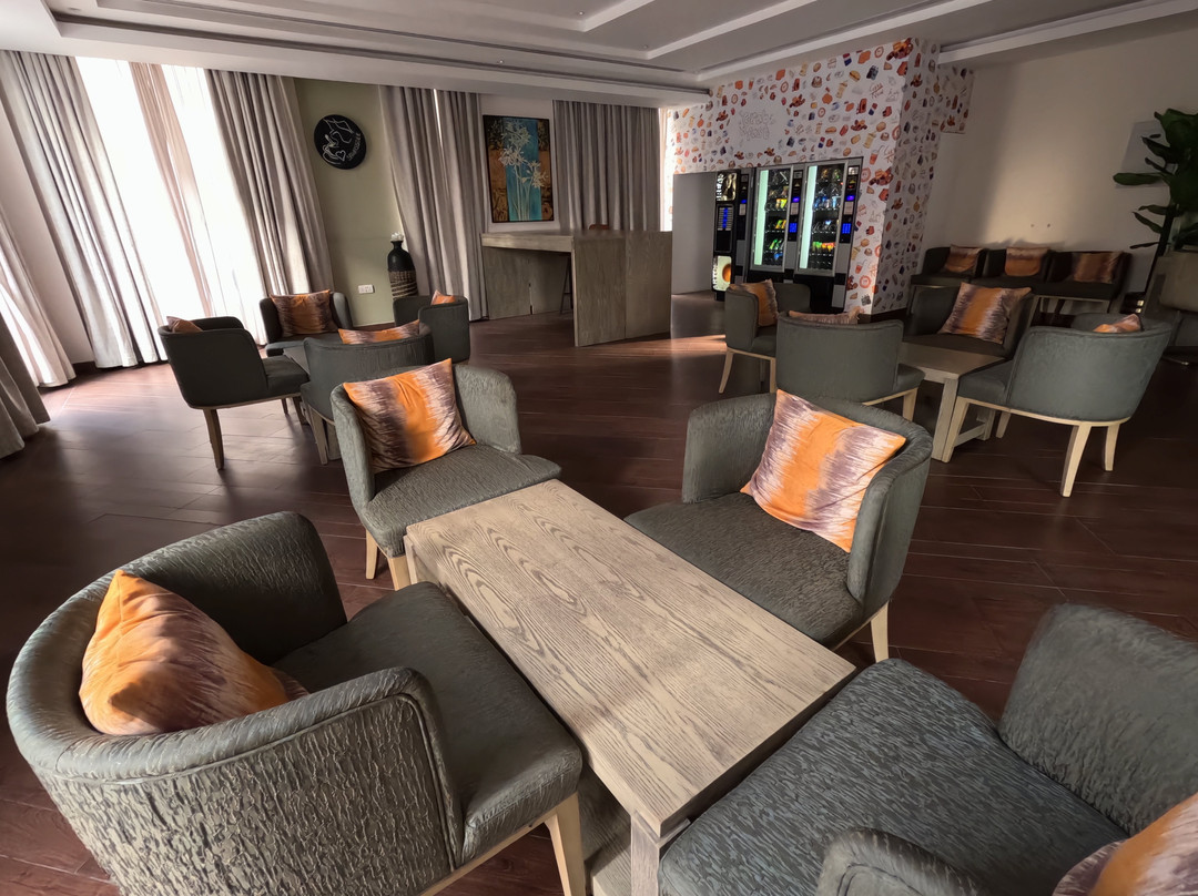 盛泰乐马斯喀特沙丘中心酒店主图