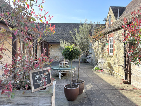 鳟鱼塔德波尔桥酒店主图