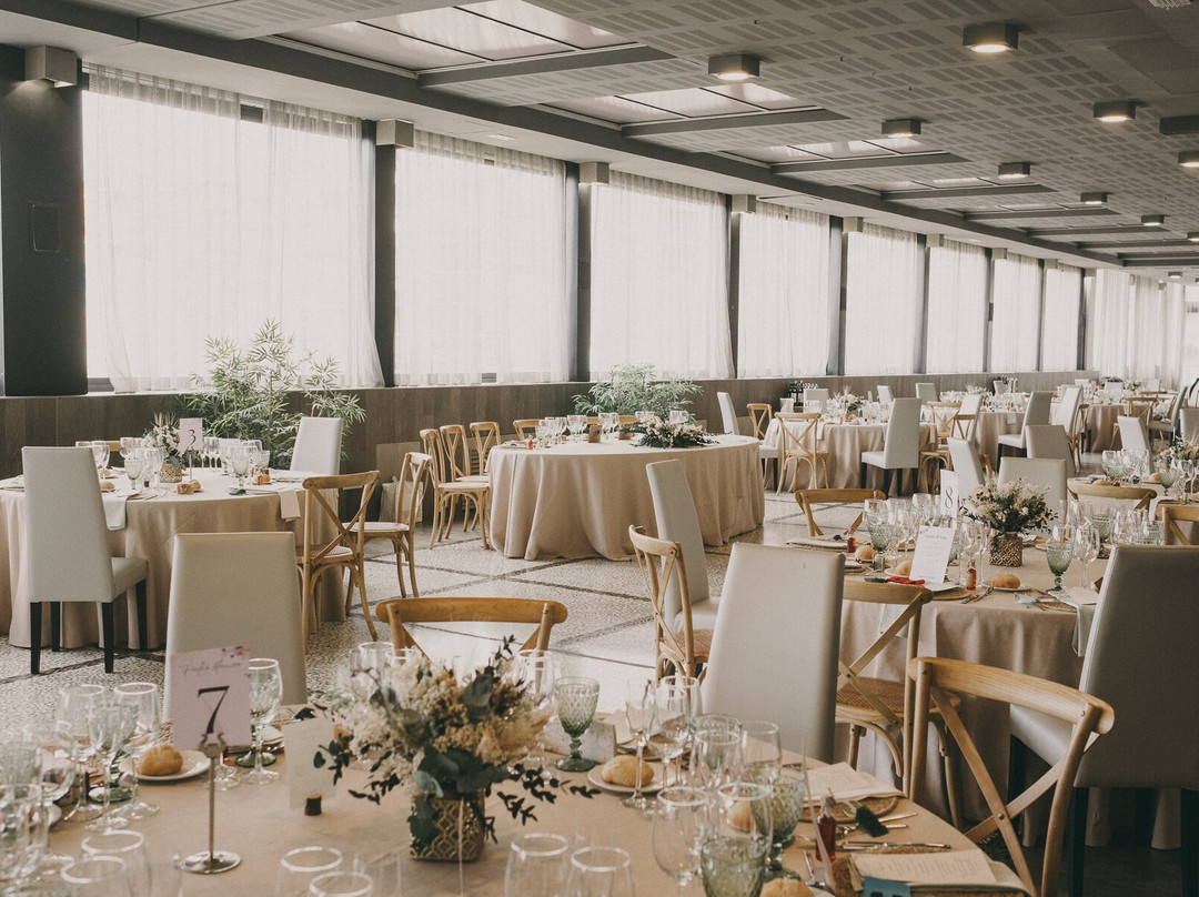 鲁纳德格拉纳达服务大酒店主图