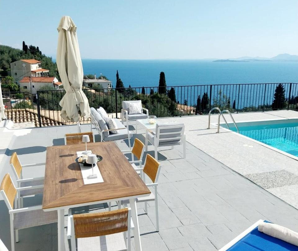 Zeus Pool Apartments