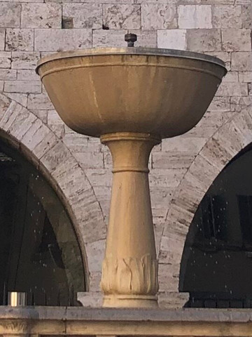 Fontana Monumentale Di Piazza-Limigiano必去景点