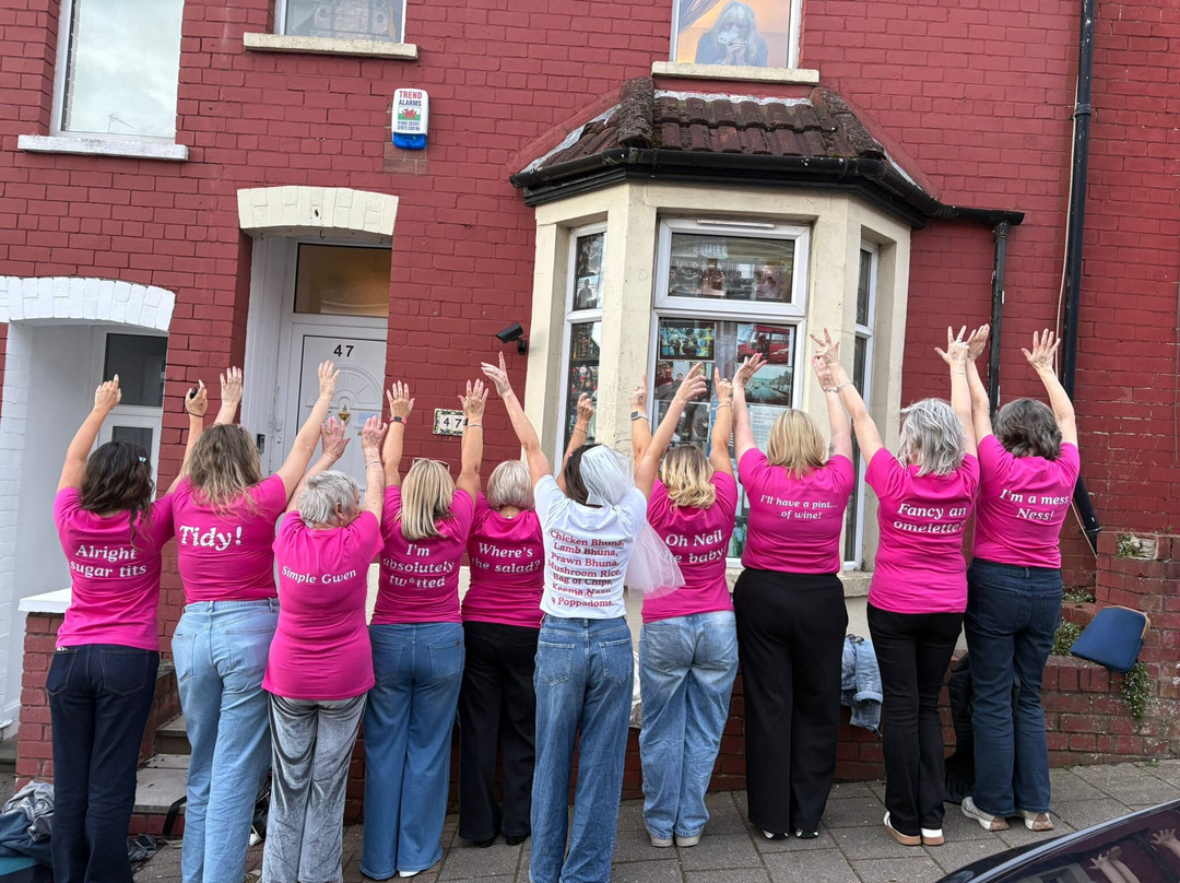 Barry Island Tours (pub Crawl Tours With Knock Off Nessa As Your Guide)-巴里必去景点