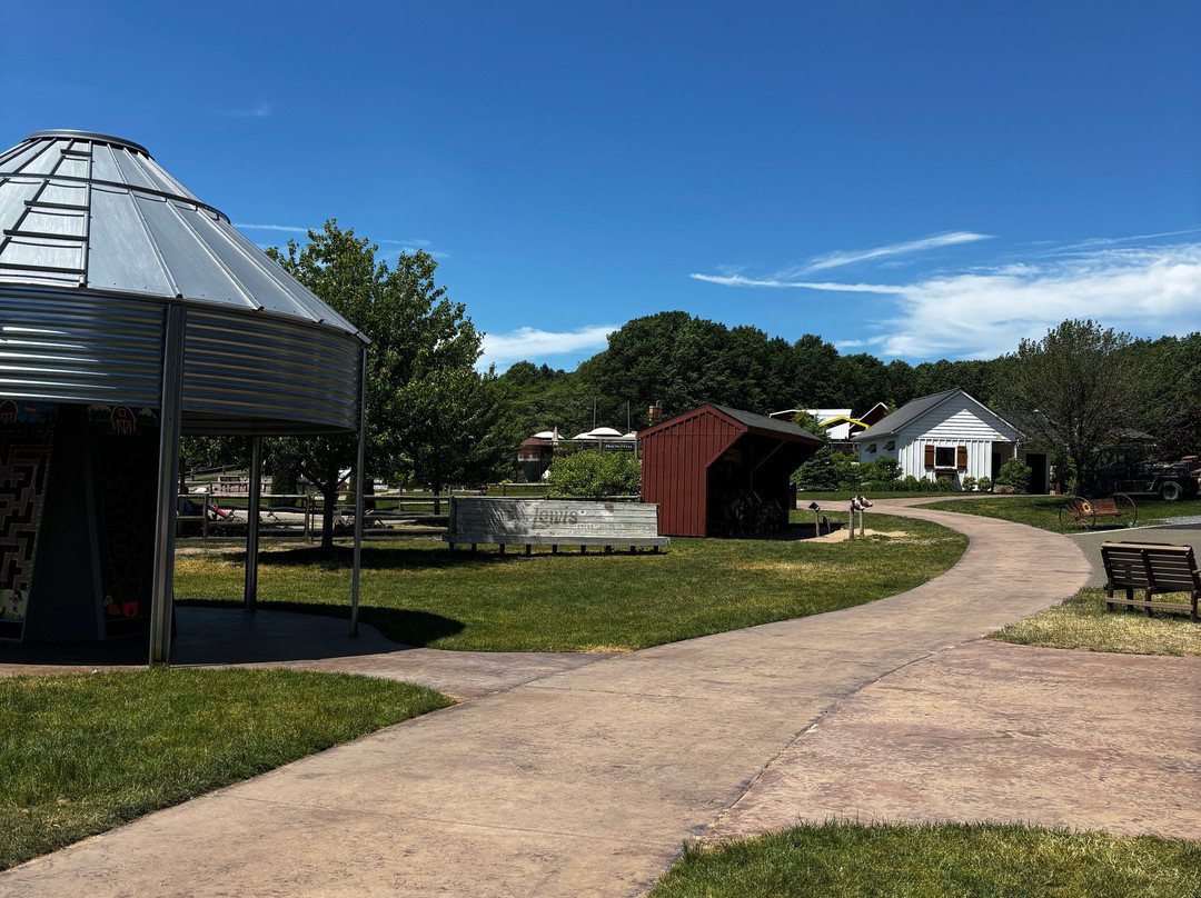 Lewis Adventure Farm & Zoo-New Era必去景点
