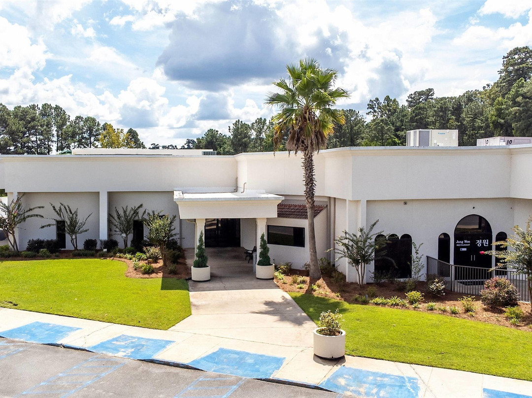 Cottonwood Suites Savannah Hotel & Conference Center