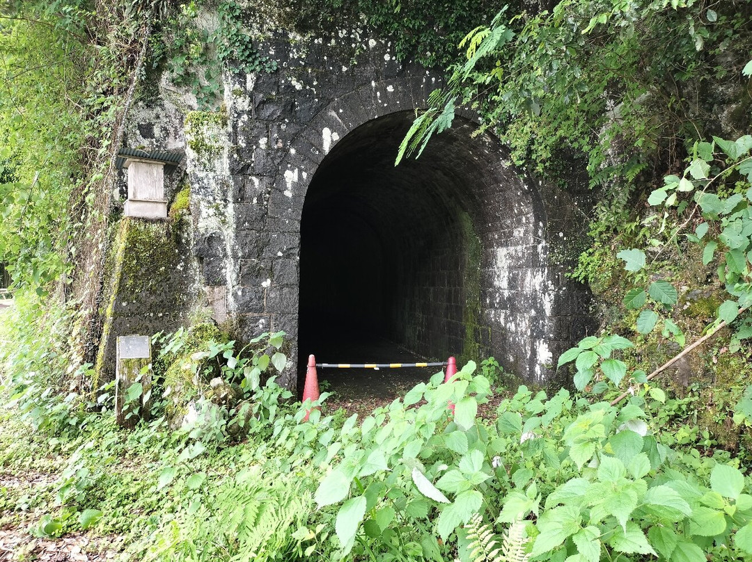 Eya Tunnel