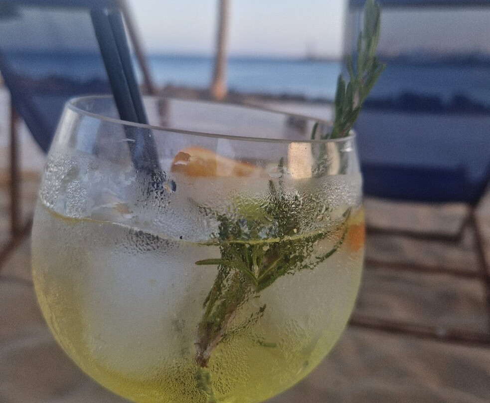 Alula Ocean Vibes Beach Bar