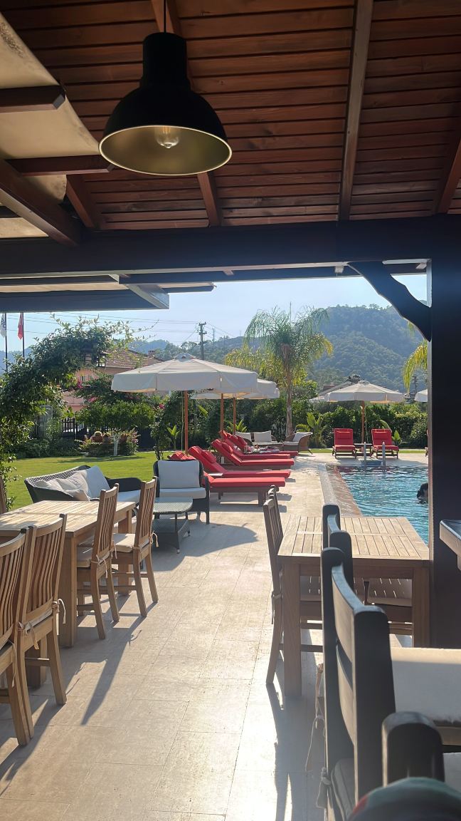 戈西克阿日安酒店-旅行者