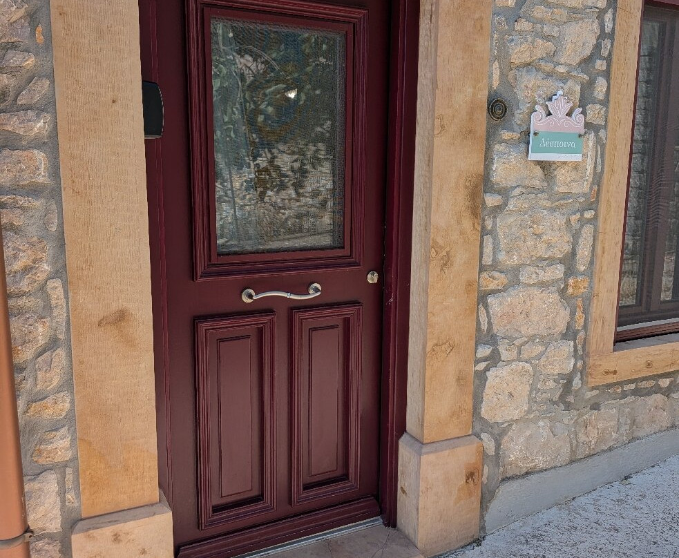 PhiloXenia Traditional Apartments