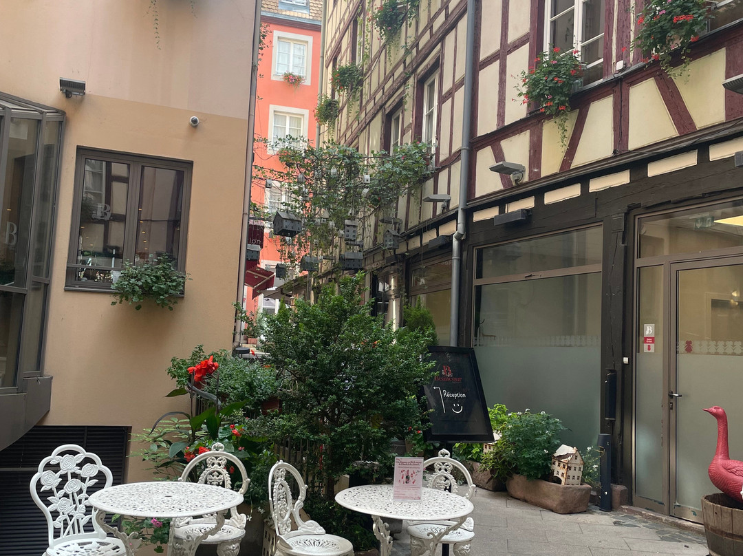 宝库尔酒店主图