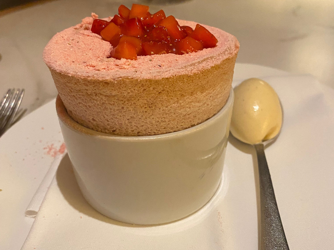 皇家新月水疗酒店主图