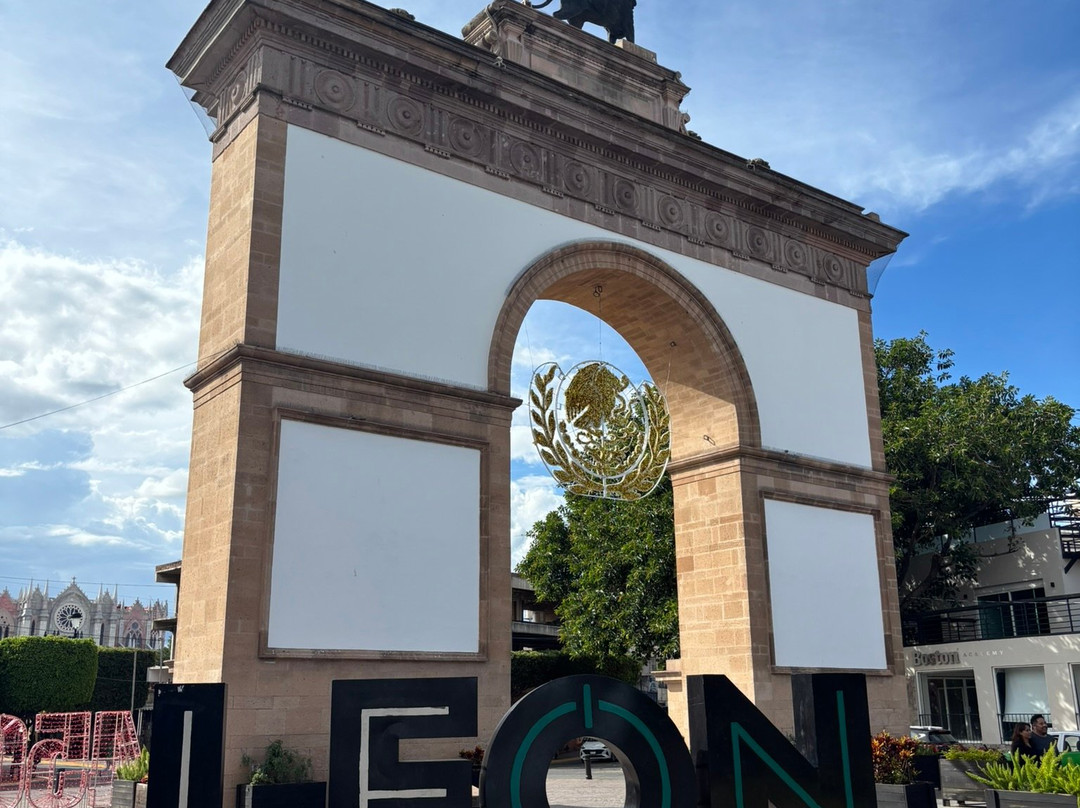 Arco Triunfal de la Calzada de los Héroes-利昂必去景点