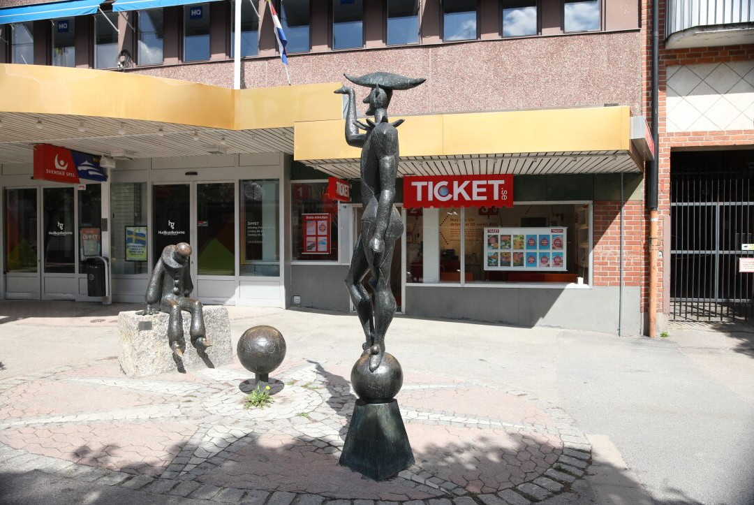 Statue Harlekin och Pierrot (Statue de Arlequin et Pierrot)-Hudiksvall必去景点
