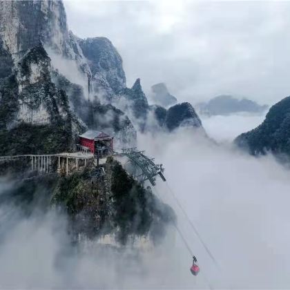 张家界+天门山+湘西+凤凰5日4晚跟团游