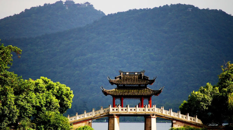 上海亲子游：迪士尼2天1晚+海昌海洋公园，门票酒店接送一站式攻略