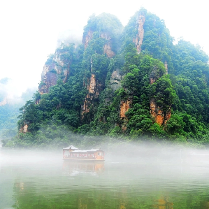 张家界+天门山+湘西+凤凰5日4晚跟团游