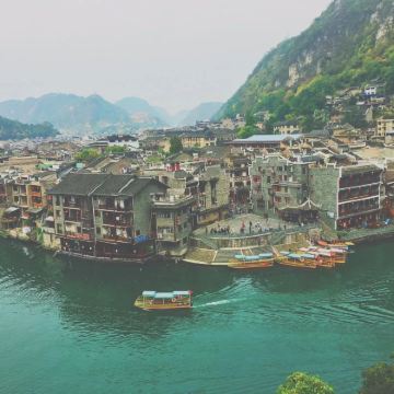 贵阳+多彩贵州城+西江千户苗寨+荔波小七孔景区+肇兴侗寨+镇远古城+梵净山+遵义会议会址+遵义市仁怀茅台酒镇旅游景区+赤水丹霞旅游区·大瀑布+四洞沟景区+赤水竹海公园+丙安古镇+重庆9日8晚拼小团