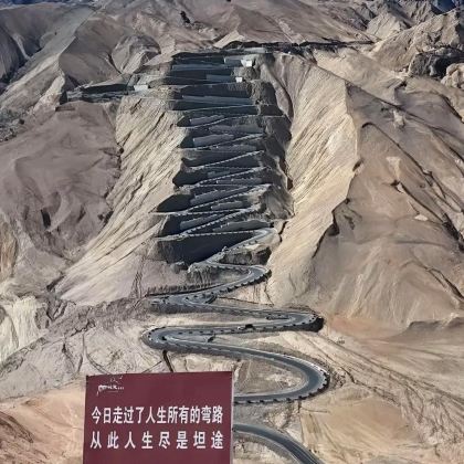 新疆喀什地区+喀什市+帕米尔高原+白沙山-白沙湖景区+喀拉库勒湖景区+盘龙古道+喀什古城+艾提尕尔清真寺3日2晚跟团游