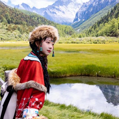 四川成都+稻城亚丁+四姑娘山景区+鱼子西+墨石公园景区7日6晚拼小团