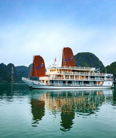2D1N • 2 DAYS EXPLORING HA LONG bay – LAN HA bay – CAT BA ISLAND.