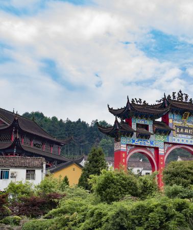 2天1晚 • 九華山風景區＋百歲宮＋化城寺＋肉身寶殿 專業佛學導遊隨團解說，踏訪地藏應化聖地，飽覽名山禪韻景致