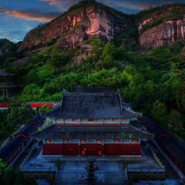 江西南昌滕王阁旅游区+鹰潭龙虎山风景名胜区+上饶望仙谷+三清山风景区+婺源篁岭景区+陶阳里旅游区+陶溪川文创街区+庐山风景名胜区8日7晚私家团