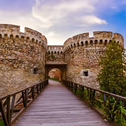 塞尔维亚+波黑+黑山+阿尔巴尼亚12日跟团游