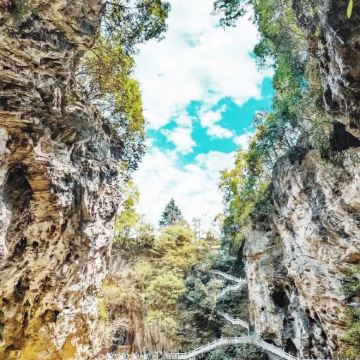 贵州贵阳+黄果树景区+马岭河峡谷景区+万峰林景区+荔波小七孔景区+西江千户苗寨+青岩古镇6日5晚自由行