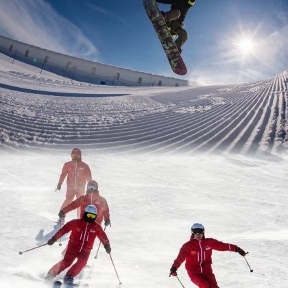 呼和浩特+辉腾锡勒草原+乌兰哈达火山地质公园+响沙湾+敕勒川草原5日4晚跟团游