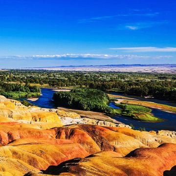 南疆+天山神秘大峡谷+克孜尔千佛洞+天山托木尔大峡谷+塔克拉玛干沙漠+喀拉库勒湖景区10日9晚跟团游