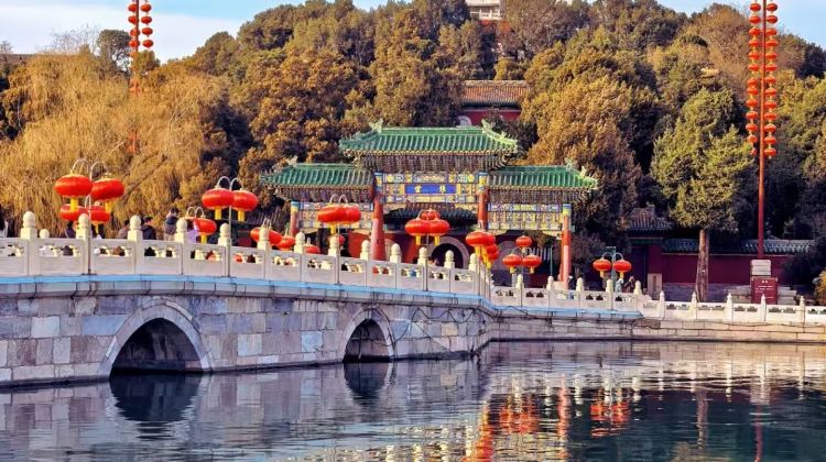 6D5N · Private Tours · Hutong rickshaw+Imperial Palace Banquet with Hanfu Experience·Universal Beijing Resort+Forbidden City+ Mu Great Wall