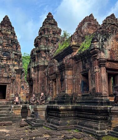 2D1N • 2-Day Angkor Wat Tour with Banteay Srei and Floating Village