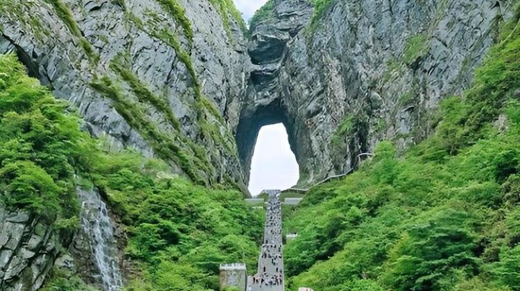 4-Day All-inclusive 4-Day Private Zhangjiajie Tour Includes Glass Bridge& Evening Show