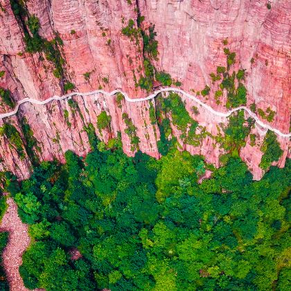山西太行山大峡谷+王莽岭风景区+黄崖洞文化旅游区+娘子关景区+大寨景区+昆山挂壁公路7日6晚跟团游