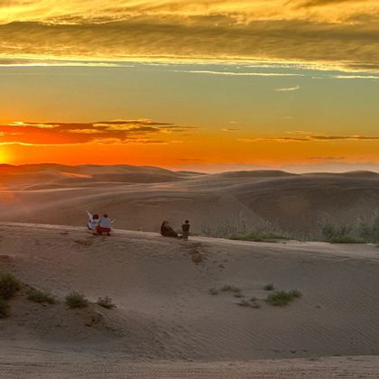 呼和浩特+辉腾锡勒草原+乌兰哈达火山地质公园+响沙湾5日4晚跟团游