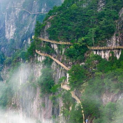 宜春明月山旅游区+萍乡武功山风景区+羊狮慕风景区+仙女湖+中国洞都5日4晚私家团
