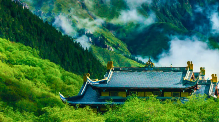 4D3N · Group Tours · Fairy-tale Jiuzhai + Dreamlike Huanglong + Cuddle cute pandas + Sanxingdui tour · Excellent guide · 4-diamond hotel · Contact for discounts