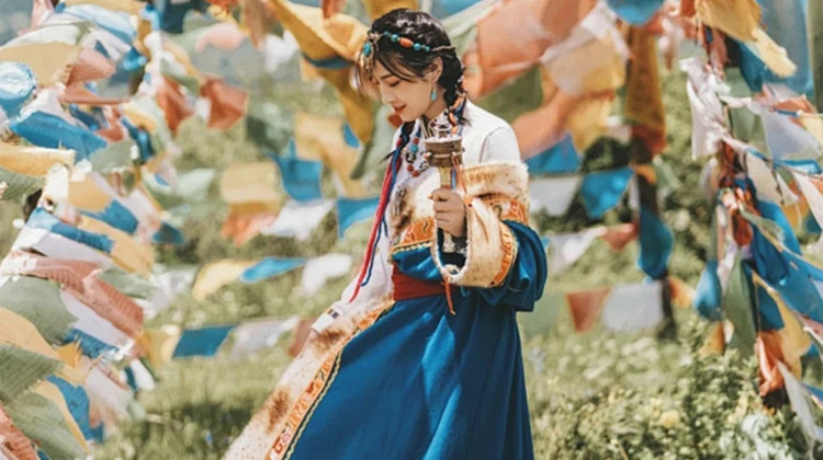 成都+九寨沟+四姑娘山+黄龙风景名胜区+若尔盖花湖生态旅游区+黄河九曲第一湾7日6晚私家团·1单1团&私密用车|.赠随车配备氧气瓶+无人机/单反【观川北大草原·赏黄河第一湾·高原·雪山·草地·湖泊】|·行程可微调|·