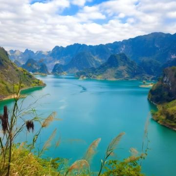 广西崇左+靖西+巴马+德天跨国瀑布景区+明仕田园5日4晚拼小团