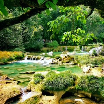 贵州贵阳+黄果树景区+荔波+西江千户苗寨+梵净山+遵义会议会址+镇远古城+中国天眼景区10日9晚私家团