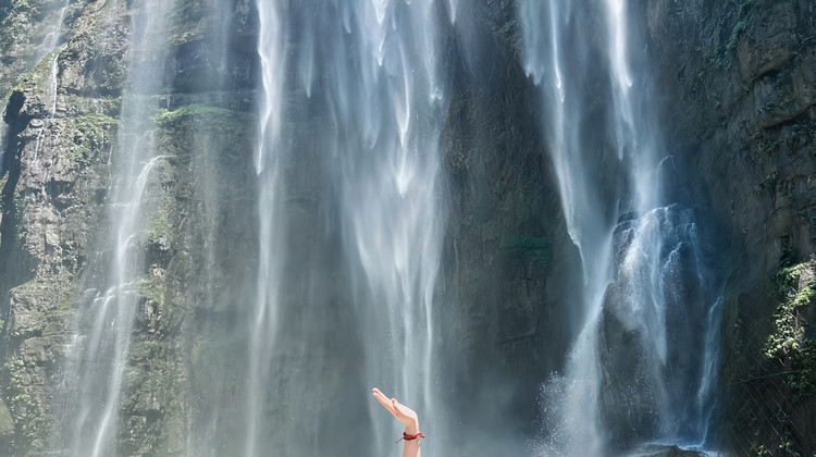 宜昌三峡大瀑布+清江画廊+两坝一峡3日2晚跟团游·「君从长江渡来·我在三峡等你」八百里清江美如画〈游山玩水正当时|穿越瀑布|过葛洲坝船闸体验〉连住2晚不挪窝，纯玩0购物，赠送一中餐，交通任选