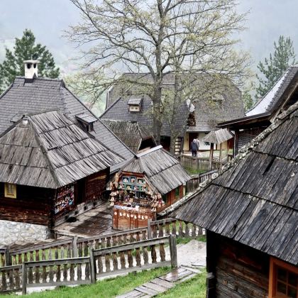 塞尔维亚9日8晚拼小团