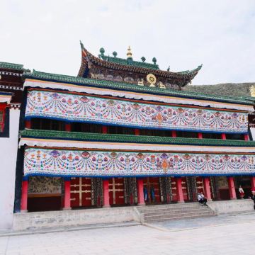 天水+甘南+扎尕那+官鹅沟+拉卜楞寺+郎木寺+黄河九曲第一湾7日6晚私家团