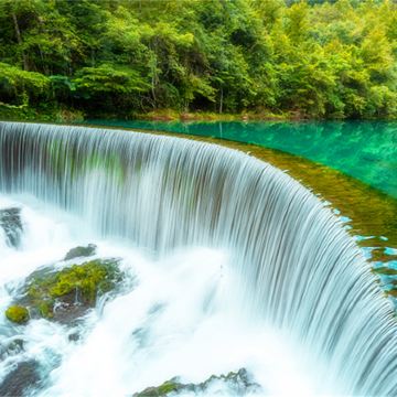 贵州贵阳+黄果树景区+西江千户苗寨+梵净山+荔波小七孔景区+镇远古城+十二背后·地下河谷景区+桐梓小西湖8日7晚私家团