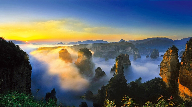 张家界+武陵源+天门山+大峡谷4日3晚跟团游·享景区vip通道+全景深度游『8人纯玩小团』核心5A景区+指定5星温德姆/希尔顿｜赠百龙电梯+无人机航拍+享当地美食｜高顶商务车•家庭/亲子游