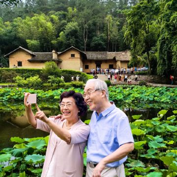 长沙+韶山+岳麓书院+橘子洲景区4日3晚跟团游