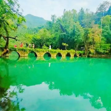 贵州贵阳+荔波+西江千户苗寨+遵义会议会址5日4晚跟团游