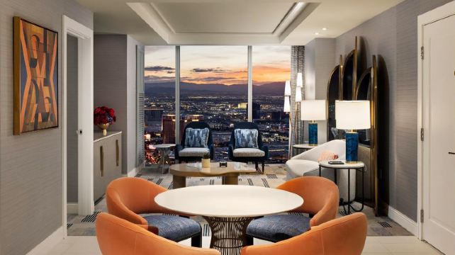 5-Day National Park + Antelope Canyon + Los Angeles Free Day Tour from Las Vegas: Zion&Bryce National Park, Horseshoe Bend and Lower Antelope Canyon · 1 Optional Day Tour Available