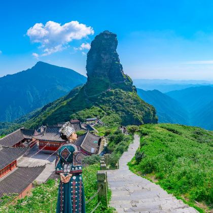 贵州贵阳+黄果树景区+梵净山+荔波+西江千户苗寨+镇远县6日5晚跟团游
