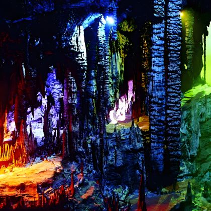 铜仁+梵净山+亚木飞瀑+九龙洞+碧江天生桥景区+恐龙乐园5日4晚私家团