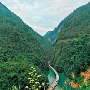 恩施市+神农架+武当山风景区+武汉7日6晚跟团游